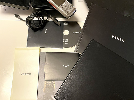 Vertu Ascent Ti Red