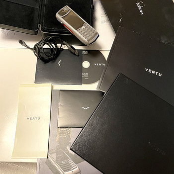 Vertu Ascent Ti Red