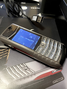 Vertu Ascent Ti Red (2 foto / 10)