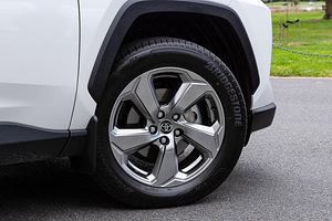 Toyota Rav4 veljed (1 foto / 6)