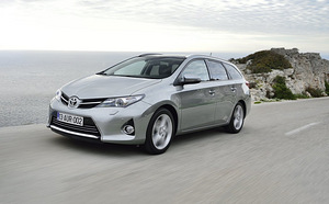 Toyota Auris Hybrid Autorent (1 foto / 1)