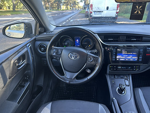 Аренда Toyota Auris LPG Hybrid (5 фото из 9)