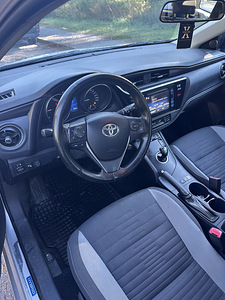 Аренда Toyota Auris LPG Hybrid (6 фото из 9)