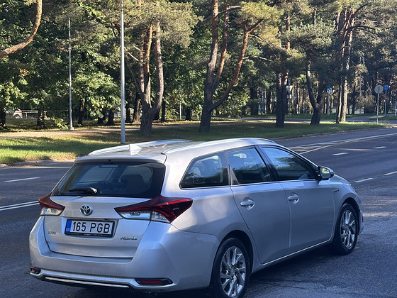 Аренда Toyota Auris LPG Hybrid