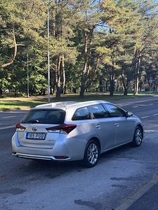 Аренда Toyota Auris LPG Hybrid (1 фото из 9)