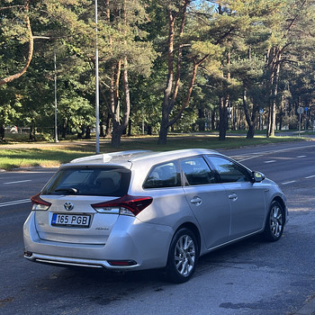 Toyota Auris Hybrid LPG Autorent