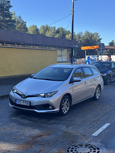 Аренда Toyota Auris LPG Hybrid (3 фото из 9)