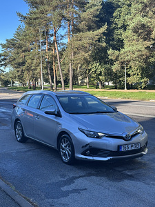 Аренда Toyota Auris LPG Hybrid (2 фото из 9)