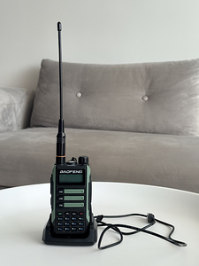 Kahe sagedusalaga (VHF/UHF) Baofeng raadiojaam ja laadija (4 foto / 6)