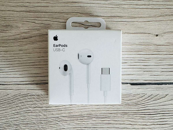 Проводные наушники USB-C — белые — новые