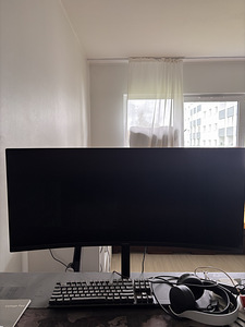 Huawei mateview GT curved gaming monitor (1 foto / 2)