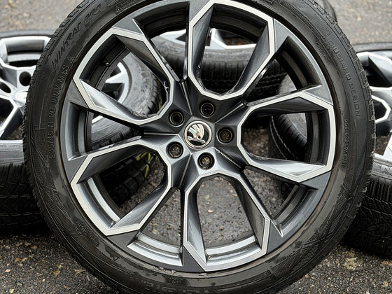 20" Skoda originaalveljed 5x112 + 235/45/20 m+s