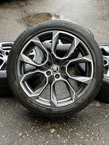 20" Skoda originaalveljed 5x112 + 235/45/20 m+s (1 foto / 9)