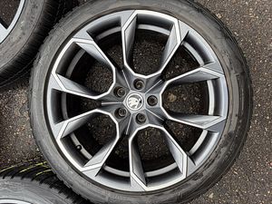 20" Skoda originaalveljed 5x112 + 235/45/20 m+s (4 foto / 9)