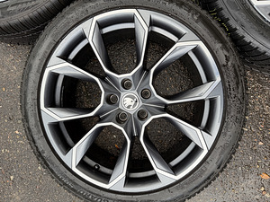 20" Skoda originaalveljed 5x112 + 235/45/20 m+s (5 foto / 9)