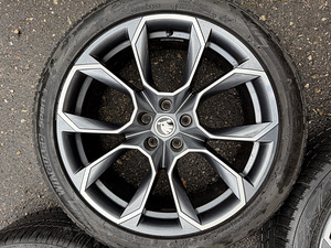 20" Skoda originaalveljed 5x112 + 235/45/20 m+s (7 foto / 9)