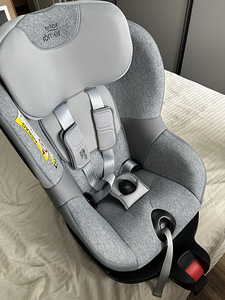 Автокресло Britax Römer Dualfix M i-Size (1 фото из 6)