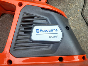 HUSQVARNA Lehepuhur/imur 120iBV koos aku ja laadijaga (2 foto / 4)