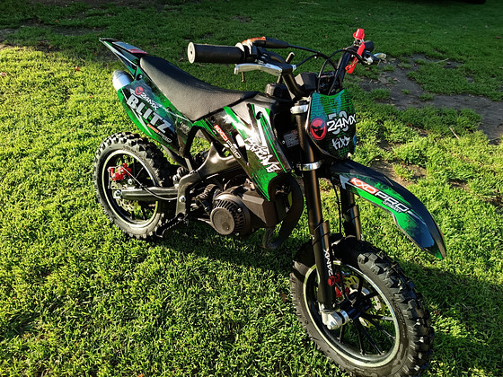 Детический кроссовый мотоцикл KXD BLITZ PRO 24 MX + кроссовый шлем