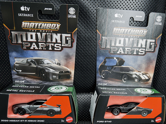 MATCHBOX HOT WHEELS MOVING PARTS. FORD GT40, NISSAN GT-R