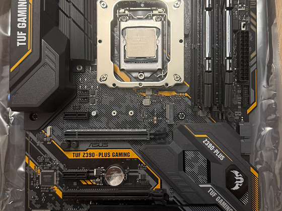 Intel Core i7-9700KF 3.60GHz, Asus TUF Z390, G. Skill 16 gb