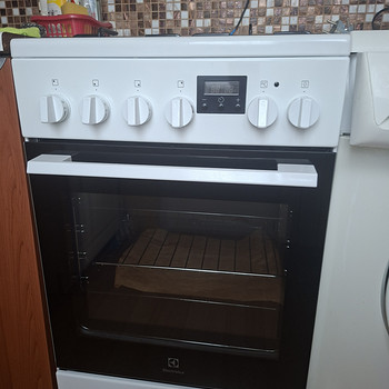 Газовая плита Electrolux с электрической духовкой