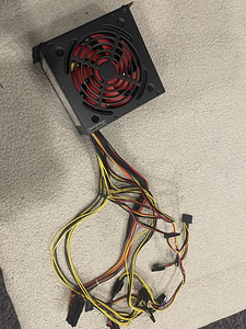 Xilence Redwing R7 700W toiteplokk (2 foto / 3)