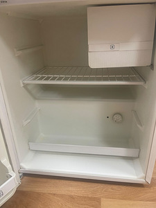 Холодильник LEC R250WS (5 фото из 5)