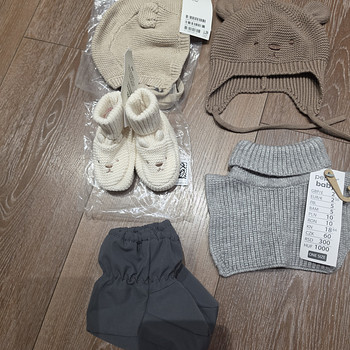 Шапочки и тапочки H&M 56-68 размер