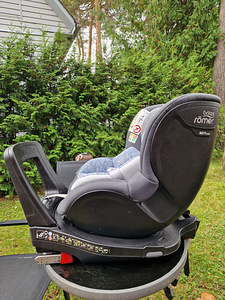 Автокресло 360°вращения Britax Römer от 0 до 18кг (4 фото из 7)
