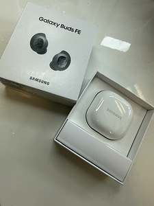 SAMSUNG BUDS FE (1 foto / 4)