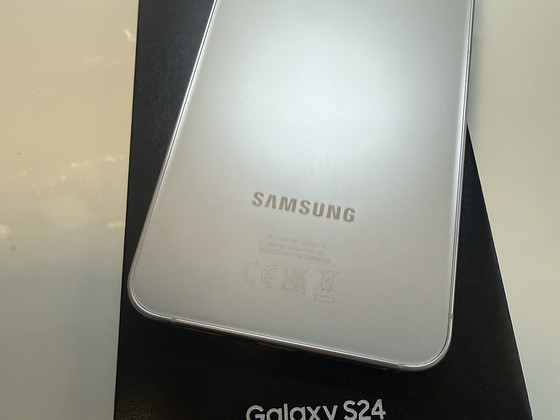 SAMSUNG S24 8/128GB
