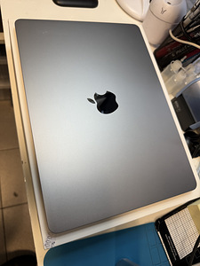 Macbook air 13 M2 8/256GB (1 foto / 9)