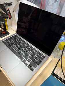 Macbook air 13 M2 8/256GB (2 foto / 9)