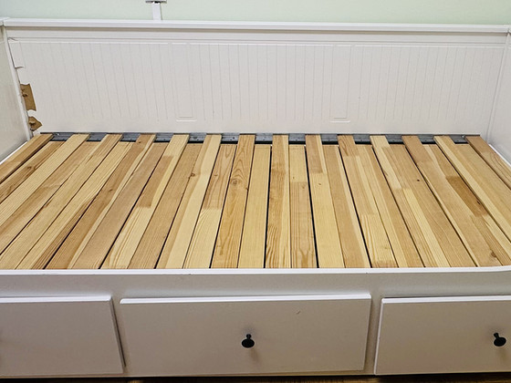 Кровать