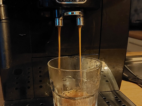 Кофемашина Delonghi magnifica
