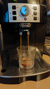Кофемашина Delonghi magnifica (1 фото из 6)
