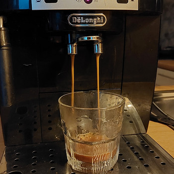 Kohvimasin Delonghi magnifica