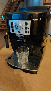 Кофемашина Delonghi magnifica (3 фото из 6)