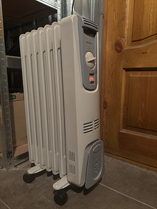 Õliradiaator 1500W (1 foto / 2)