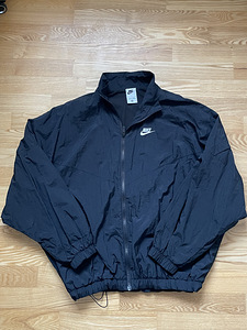 Ветровка Nike (1 фото из 4)