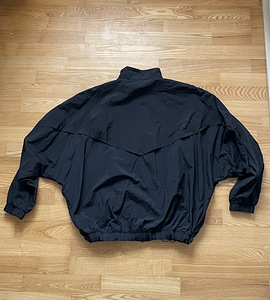 Ветровка Nike (4 фото из 4)