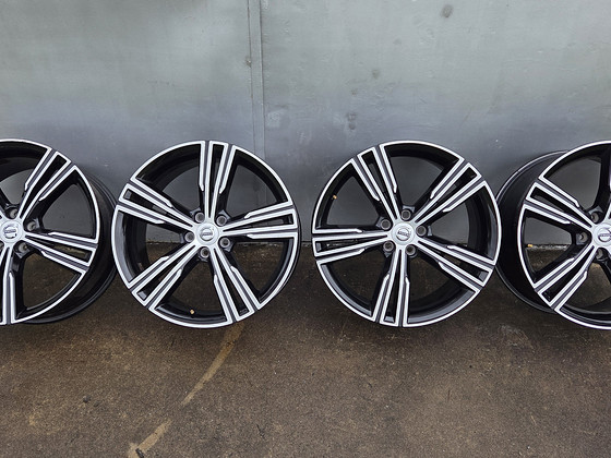 5x108 19" (8J, ET42) Volvo OEM 32143049