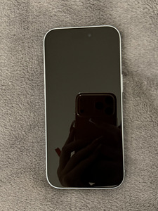 iPhone 15 (2 foto / 7)