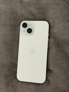 iPhone 15 (1 foto / 7)