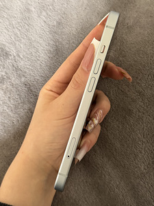 iPhone 15 (3 foto / 7)