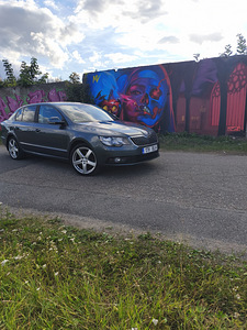 Skoda Superb (1 фото из 13)