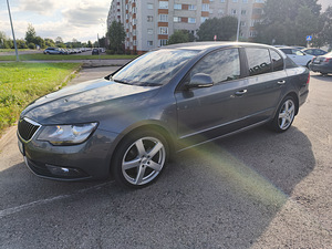 Skoda Superb (2 фото из 13)