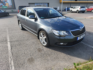Skoda Superb (4 фото из 13)