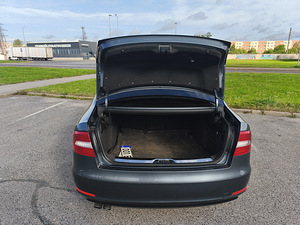 Skoda Superb (7 фото из 13)